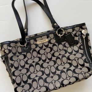 COACH Gallery Signature Zipper Tote # F19249
